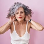Qué dice la psicología de las personas que se dejan las canas